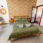 Entire House 3 Bedrooms