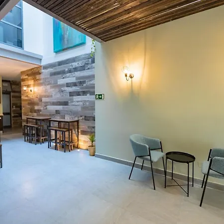 Entire House 3 Bedrooms 度假居 *